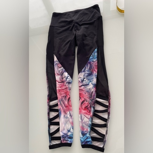 Balance Collection Pants - Balance Collection leggings size sm
Color black pink CrissCross Ankle Detail